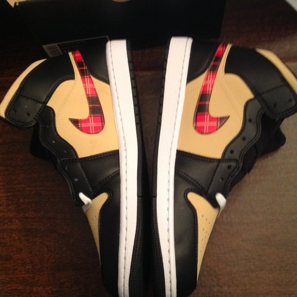 Air Jordan 1 Mid SE Men's Black/Sesame/Red Sneakers - USA Size:11 - New in Box - Picture 6 of 15